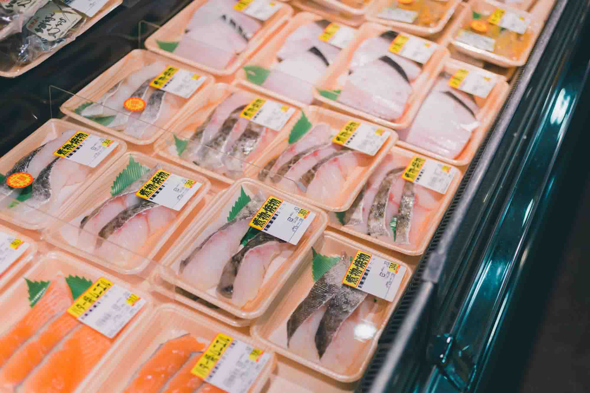 お店で売っている魚を図かんで調べよう！