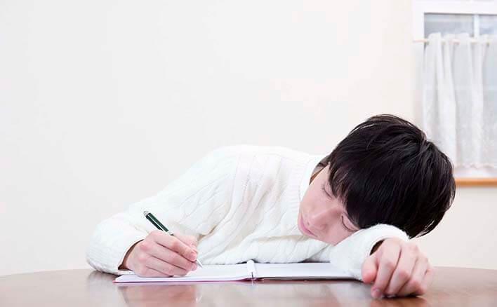 中学生なのにうちの子は寝すぎ？ 思春期は生理的に眠くなる傾向あり！｜ベネッセ教育情報サイト
