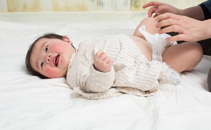 これでバッチリ！赤ちゃんのオムツの上手な替え方｜ベネッセ教育情報サイト