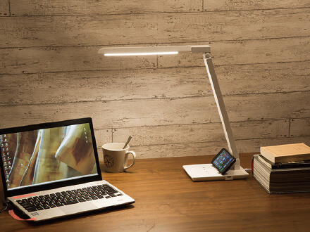 ニトリ LEDデスクライト　VARIE