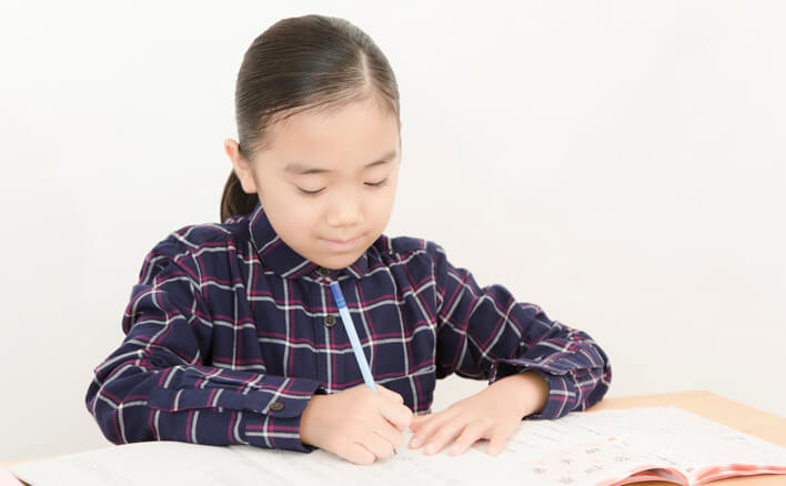 小学校の英語学習を家庭でサポート ３年生はあいさつと好きなものの表現 から ベネッセ教育情報サイト