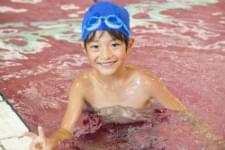 子どもの水泳時の関節故障　関節の柔らかい人はむしろ地上でのケガに注意
