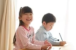 子ども2人で年収の4割!?　上昇する教育費に保護者は？