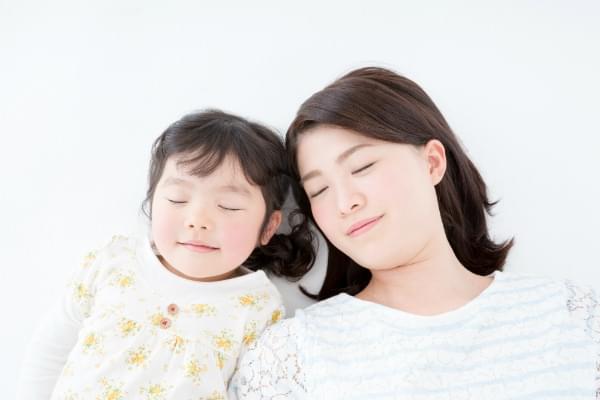 子どもは何歳から一人で寝させる？　専門家が保護者の疑問に答える