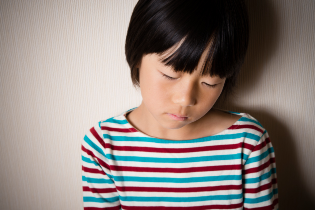 おうちでは喋るのに…人前で話せないのは「場面緘黙症」という病気かも｜ベネッセ教育情報サイト