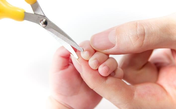 赤ちゃんの小さな爪を切ろう 切り方や注意点は ベネッセ教育情報サイト