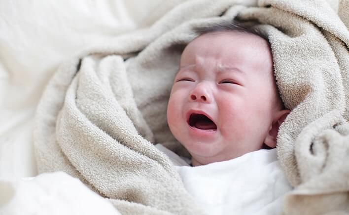 焦らないで！赤ちゃんが泣く原因と泣き止ませ方｜ベネッセ教育情報サイト