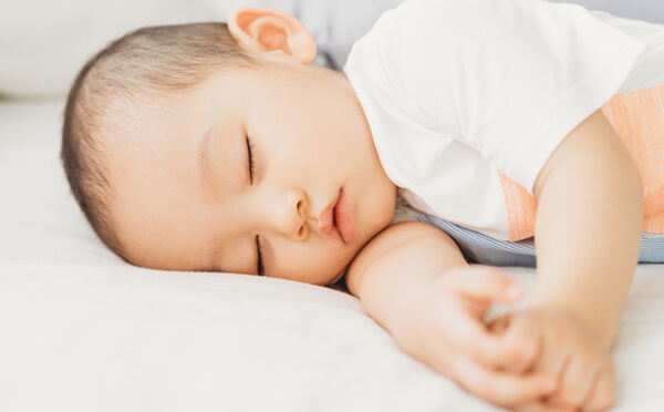 セルフねんね に必要なポイントは3つ 赤ちゃんが一人で寝つくための方法とは ベネッセ教育情報サイト