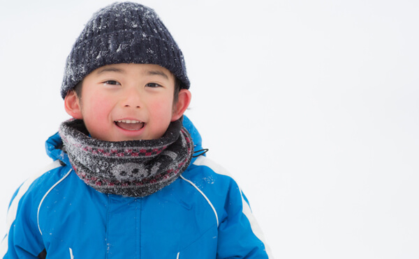 冬の自然遊び 雪や氷や寒い空気は子どもにとって最高のおもちゃ