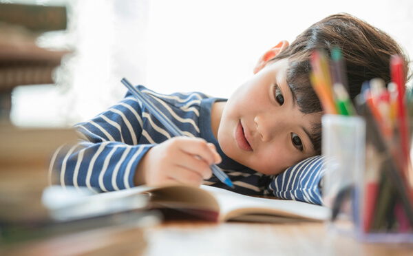 宿題に時間かかりすぎ 早く終えられる子どもに変える８つの方法 ベネッセ教育情報サイト