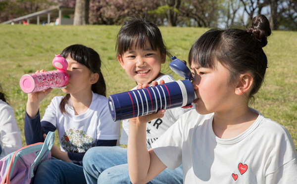 小学生におすすめの水筒15選 容量と飲み口 素材はどう選ぶ Ng行動は ベネッセ教育情報サイト
