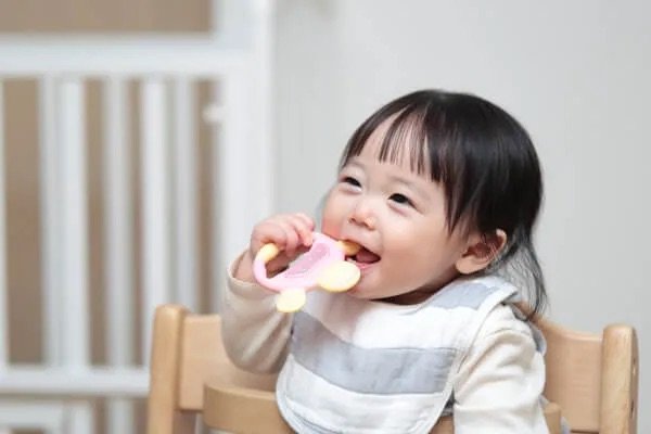 【原因と対策3】かむことが遊びになっている