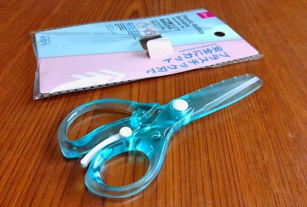 DAISO「プラ製クリア安全はさみ」