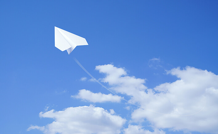 自由研究のテーマが見つかる 紙飛行機を遠くに飛ばす方法を調べる ベネッセ教育情報サイト
