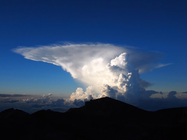 雲の種類はどうやって見分ける 天気への影響と見つけたらラッキーな珍しい雲 ベネッセ教育情報サイト