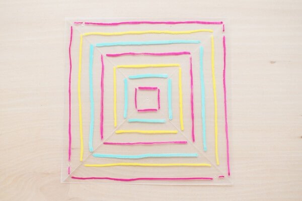 油性ペンで好きな模様を描く